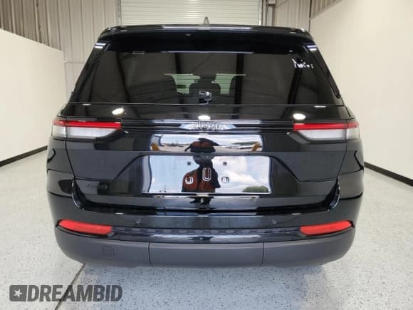 ✅ 2025 Jeep Grand Cherokee Altitude • VIN: 1C4RJHAG4S8656057 • Lot: 58400965. Listed on Copart with 8,018 mi. Free auction sales archive from the USA and detailed vehicle history report at DreamBid. Image 6.