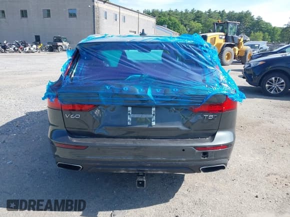 ✅ 2021 Volvo V60 • VIN: YV4102WK1M1071620 • Lot: 42354999. Wystawiony na IAAI z przebiegiem 48 332 mil. Bezpłatny archiwum sprzedaży aukcyjnych z USA i szczegółowy raport historii pojazdu na DreamBid. Zdjęcie 16.