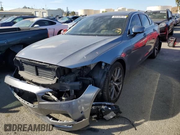 ✅ 2017 Volvo S90 Momentum • VIN: YV1102AK3H1011655 • Лот: 63753612. Опубликован ранее на Copart с пробегом 46 425 миль. Бесплатный доступ к архиву аукционных продаж из США и подробный отчёт об истории автомобиля на DreamBid. Изображение 2.