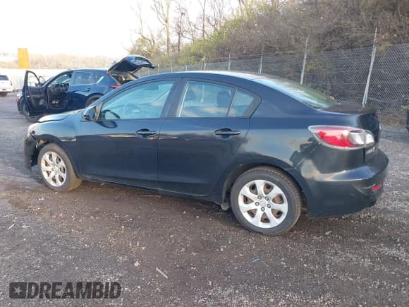 ✅ 2013 Mazda 3 i Sport • VIN: JM1BL1U8XD1702994 • Lot: 43717412. Wystawiony na IAAI z przebiegiem 163 230 mil. Bezpłatny archiwum sprzedaży aukcyjnych z USA i szczegółowy raport historii pojazdu na DreamBid. Zdjęcie 3.