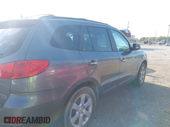 ✅ 2009 Hyundai Santa Fe Limited • VIN: 5NMSH13E49H257061 • Lot: 43183218. Listed on IAAI with 240,399 mi. Free auction sales archive from the USA and detailed vehicle history report at DreamBid. Image 4.