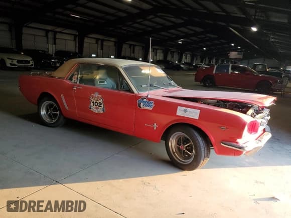 ✅ 1965 Ford Mustang • VIN: 5F07C743299 • Lot: 71421815. Wystawiony na Copart z przebiegiem 35 904 mil. Bezpłatny archiwum sprzedaży aukcyjnych z USA i szczegółowy raport historii pojazdu na DreamBid. Zdjęcie 4.
