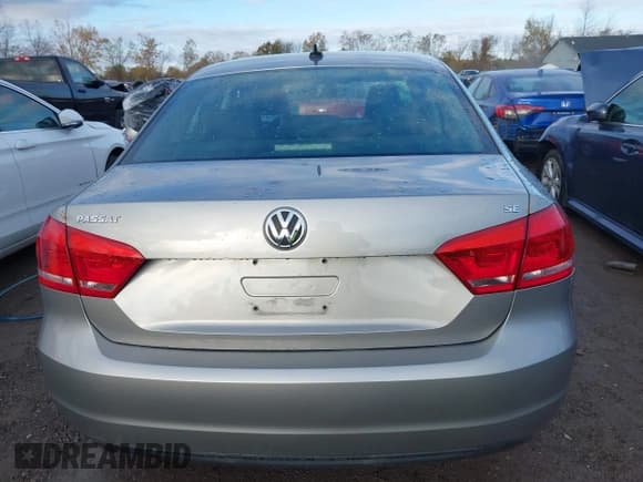 ✅ 2013 Volkswagen Passat SE • VIN: 1VWBP7A33DC130314 • Lot: 43489703. Wystawiony na IAAI z przebiegiem 113 324 mil. Bezpłatny archiwum sprzedaży aukcyjnych z USA i szczegółowy raport historii pojazdu na DreamBid. Zdjęcie 16.