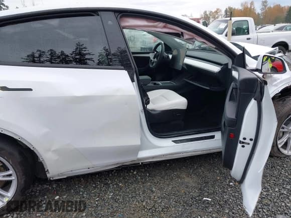 ✅ 2023 Tesla Model Y Long Range • VIN: 7SAYGDEE9PF630169 • Лот: 43565563. Опубликован ранее на IAAI с пробегом Не указан. Бесплатный доступ к архиву аукционных продаж из США и подробный отчёт об истории автомобиля на DreamBid. Изображение 5.