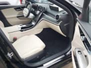 ✅ 2025 Mercedes-Benz C 300 • VIN: W1KAF4GB0SR246262 • Lot: 42281817. Wystawiony na IAAI z przebiegiem 1 028 mil. Bezpłatny archiwum sprzedaży aukcyjnych z USA i szczegółowy raport historii pojazdu na DreamBid. Zdjęcie 5.