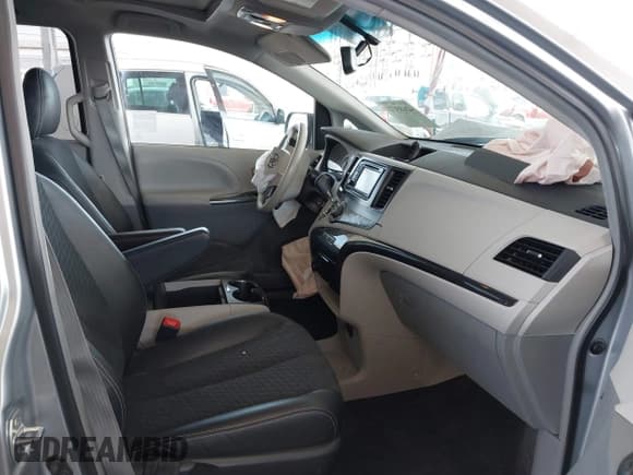 ✅ 2014 Toyota Sienna SE • VIN: 5TDXK3DC8ES485443 • Lot: 42685176. Listed on IAAI with 91,853 mi. Free auction sales archive from the USA and detailed vehicle history report at DreamBid. Image 5.