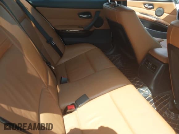 ✅ 2011 BMW 3 Series 335d • VIN: WBAPN7C5XBA949226 • Lot: 42644912. Wystawiony na IAAI z przebiegiem 94 160 mil. Bezpłatny archiwum sprzedaży aukcyjnych z USA i szczegółowy raport historii pojazdu na DreamBid. Zdjęcie 8.