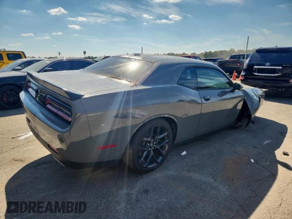 ✅ 2023 Dodge Challenger SXT • VIN: 2C3CDZAG5PH694003 • Lot: 82448565. Wystawiony na Copart z przebiegiem 10 004 mil. Bezpłatny archiwum sprzedaży aukcyjnych z USA i szczegółowy raport historii pojazdu na DreamBid. Zdjęcie 3.