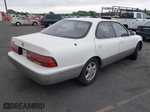 ✅ 1993 Lexus ES 300 • VIN: JT8VK13T2P0178013 • Lot: 42101140. Wystawiony na IAAI z przebiegiem Nie podano. Bezpłatny archiwum sprzedaży aukcyjnych z USA i szczegółowy raport historii pojazdu na DreamBid. Zdjęcie 4.