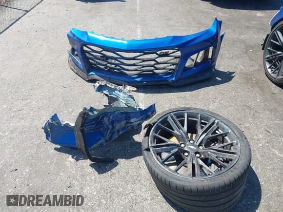 ✅ 2017 Chevrolet Camaro ZL1 • VIN: 1G1FK1R6XH0200745 • Lot: 42162388. Wystawiony na IAAI z przebiegiem 42 737 mil. Bezpłatny archiwum sprzedaży aukcyjnych z USA i szczegółowy raport historii pojazdu na DreamBid. Zdjęcie 12.