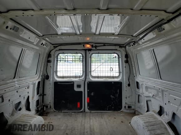 ✅ 2011 Ford Econoline Cargo Commercial • VIN: 1FTNE1EW9BDA46495 • Лот: 61932975. Опубликован ранее на Copart с пробегом 236 854 миль. Бесплатный доступ к архиву аукционных продаж из США и подробный отчёт об истории автомобиля на DreamBid. Изображение 10.