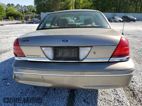 ✅ 2005 Ford Crown Victoria LX • VIN: 2FAFP74WX5X166506 • Lot: 52141265. Listed on Copart with 117,686 mi. Free auction sales archive from the USA and detailed vehicle history report at DreamBid. Image 6.