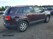 ✅ 2011 Kia Sorento LX • VIN: 5XYKT4A10BG089418 • Lot: 83985025. Wystawiony na Copart z przebiegiem 278 560 mil. Bezpłatny archiwum sprzedaży aukcyjnych z USA i szczegółowy raport historii pojazdu na DreamBid. Zdjęcie 3.