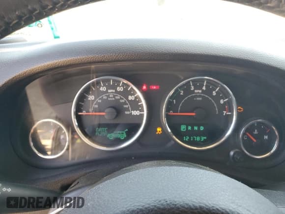 ✅ 2016 Jeep Wrangler Unlimited Sport • VIN: 1C4BJWDG9GL229477 • Лот: 55034825. Опубликован ранее на Copart с пробегом 121 783 миль. Бесплатный доступ к архиву аукционных продаж из США и подробный отчёт об истории автомобиля на DreamBid. Изображение 9.