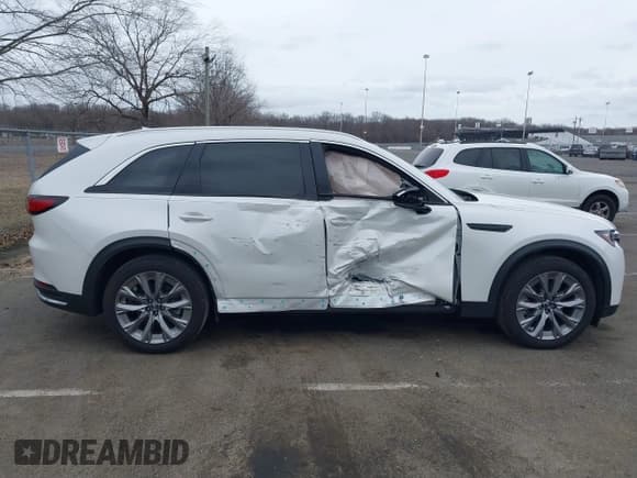 ✅ 2024 Mazda CX-90 Premium Plus • VIN: JM3KKEHDXR1170758 • Лот: 41650216. Опубликован ранее на IAAI с пробегом 5 933 миль. Бесплатный доступ к архиву аукционных продаж из США и подробный отчёт об истории автомобиля на DreamBid. Изображение 13.