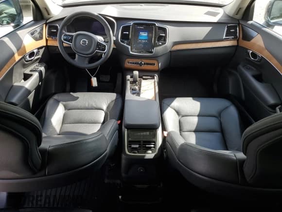 ✅ 2023 Volvo XC90 Plus • VIN: YV4H600N4P1924424 • Lot: 72622074. Listed on Copart with 23,705 mi. Free auction sales archive from the USA and detailed vehicle history report at DreamBid. Image 8.