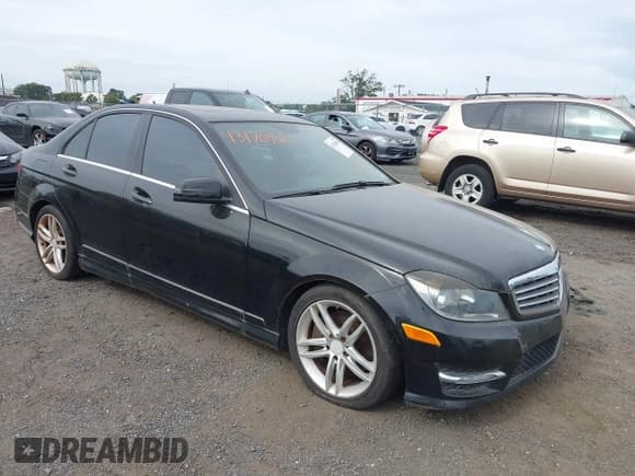 ✅ 2013 Mercedes-Benz C 300 Sport • VIN: WDDGF8AB4DR276989 • Lot: 43176906. Listed on IAAI with 88,042 mi. Free auction sales archive from the USA and detailed vehicle history report at DreamBid. Image 1.