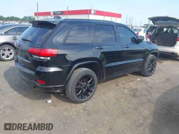 ✅ 2017 Jeep Grand Cherokee Altitude • VIN: 1C4RJFAG6HC726796 • Lot: 42783780. Wystawiony na IAAI z przebiegiem 140 930 mil. Bezpłatny archiwum sprzedaży aukcyjnych z USA i szczegółowy raport historii pojazdu na DreamBid. Zdjęcie 4.