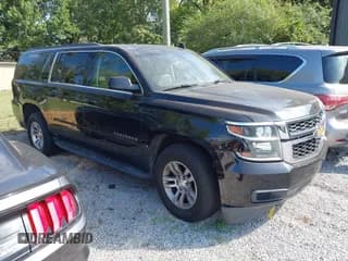 ✅ 2018 Chevrolet Suburban LT • VIN: 1GNSCHKC6JR145182 • Lot: 43384096. Wystawiony na IAAI z przebiegiem 218 396 mil. Bezpłatny archiwum sprzedaży aukcyjnych z USA i szczegółowy raport historii pojazdu na DreamBid. Zdjęcie 1.
