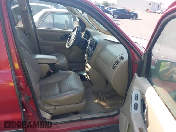 ✅ 2004 Ford Escape XLT • VIN: 1FMYU93114KB38538 • Lot: 42678317. Listed on IAAI with 180,106 mi. Free auction sales archive from the USA and detailed vehicle history report at DreamBid. Image 5.