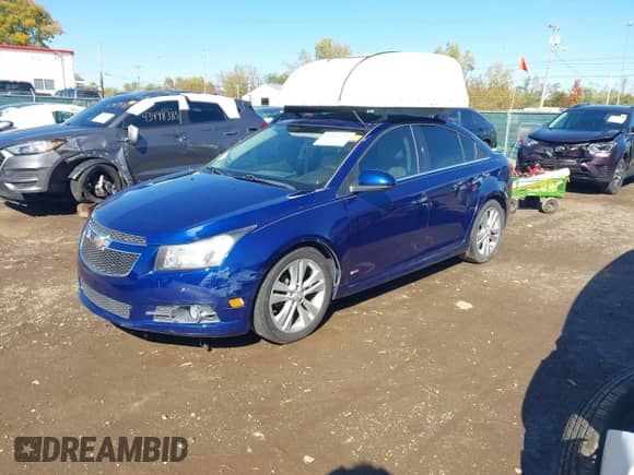 2013 Chevrolet Cruze LTZ z VIN 1G1PG5SBXD7226882, wystawiony jako IAAI lot #43396275 z przebiegiem 140 683 mil mil oraz . Historia ofert i sprzedaży dostępna na DreamBid. Obrazek 2.
