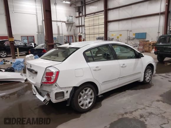 ✅ 2010 Nissan Sentra S • VIN: 3N1AB6AP1AL725630 • Lot: 42460736. Wystawiony na IAAI z przebiegiem 170 187 mil. Bezpłatny archiwum sprzedaży aukcyjnych z USA i szczegółowy raport historii pojazdu na DreamBid. Zdjęcie 4.
