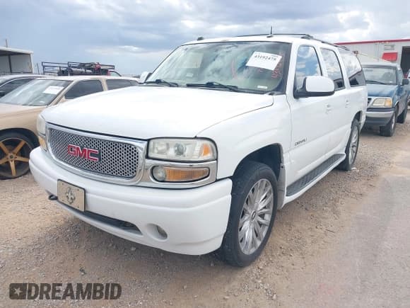 ✅ 2004 GMC Yukon XL • VIN: 1GKFK66U44J133981 • Lot: 43192475. Listed on IAAI with 298,700 mi. Free auction sales archive from the USA and detailed vehicle history report at DreamBid. Image 2.
