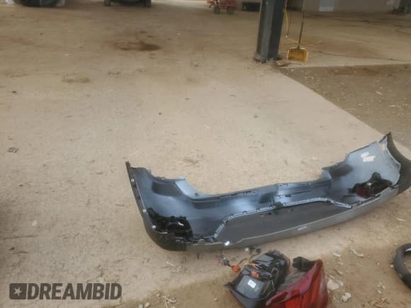 ✅ 2022 Hyundai Venue Limited • VIN: KMHRC8A37NU172494 • Lot: 44725865. Listed on Copart with 24,531 mi. Free auction sales archive from the USA and detailed vehicle history report at DreamBid. Image 15.