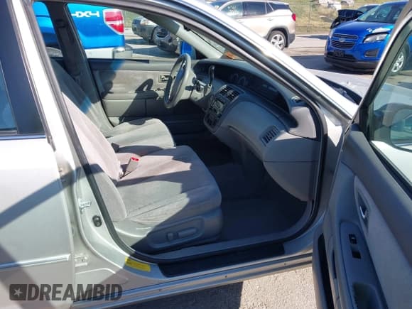 ✅ 2001 Toyota Avalon XLS • VIN: 4T1BF28B11U142954 • Lot: 43558293. Listed on IAAI with 214,620 mi. Free auction sales archive from the USA and detailed vehicle history report at DreamBid. Image 5.