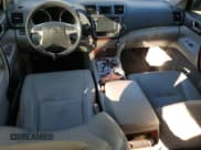 ✅ 2013 Toyota Highlander Limited • VIN: JTEDC3EH4D2011257 • Lot: 93049475. Wystawiony na Copart z przebiegiem 130 520 mil. Bezpłatny archiwum sprzedaży aukcyjnych z USA i szczegółowy raport historii pojazdu na DreamBid. Zdjęcie 8.