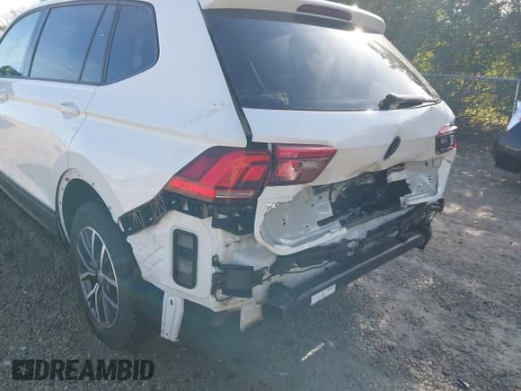 ✅ 2021 Volkswagen Tiguan S • VIN: 3VV1B7AX4MM121511 • Lot: 43678372. Wystawiony na IAAI z przebiegiem 78 421 mil. Bezpłatny archiwum sprzedaży aukcyjnych z USA i szczegółowy raport historii pojazdu na DreamBid. Zdjęcie 18.