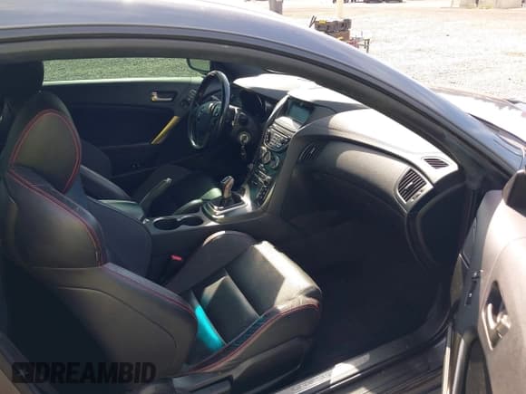 ✅ 2014 Hyundai Genesis Coupe Premium • VIN: KMHHT6KD6EU119955 • Lot: 42749956. Wystawiony na IAAI z przebiegiem 160 036 mil. Bezpłatny archiwum sprzedaży aukcyjnych z USA i szczegółowy raport historii pojazdu na DreamBid. Zdjęcie 5.