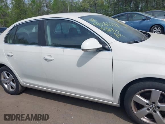 ✅ 2008 Volkswagen Jetta SE • VIN: 3VWRZ71KX8M173889 • Lot: 42062818. Wystawiony na IAAI z przebiegiem Nie podano. Bezpłatny archiwum sprzedaży aukcyjnych z USA i szczegółowy raport historii pojazdu na DreamBid. Zdjęcie 12.