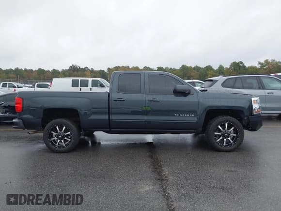 ✅ 2019 Chevrolet Silverado 1500 LT • VIN: 2GCRCPEC3K1136169 • Lot: 43514088. Wystawiony na IAAI z przebiegiem 110 510 mil. Bezpłatny archiwum sprzedaży aukcyjnych z USA i szczegółowy raport historii pojazdu na DreamBid. Zdjęcie 13.
