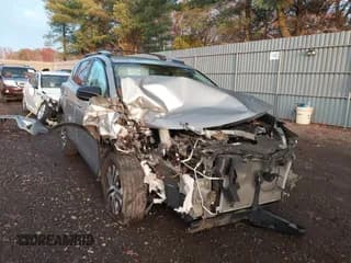 ✅ 2017 Toyota RAV4 LE • VIN: 2T3BFREV8HW572781 • Лот: 43772802. Опубликован ранее на IAAI с пробегом 60 474 миль. Бесплатный доступ к архиву аукционных продаж из США и подробный отчёт об истории автомобиля на DreamBid. Изображение 1.