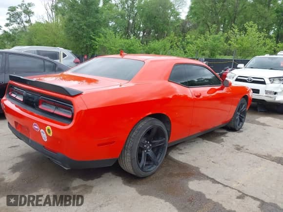 2018 Dodge Challenger R/T z VIN 2C3CDZBT4JH276955, wystawiony jako IAAI lot #42149110 z przebiegiem 80 000 mil mil oraz . Historia ofert i sprzedaży dostępna na DreamBid. Obrazek 4.