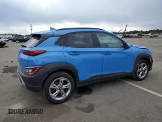 ✅ 2022 Hyundai Kona SEL • VIN: KM8K3CAB7NU896956 • Лот: 47299164. Опубликован ранее на Copart с пробегом 32 030 миль. Бесплатный доступ к архиву аукционных продаж из США и подробный отчёт об истории автомобиля на DreamBid. Изображение 3.