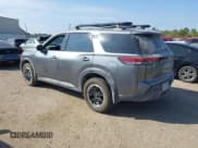 ✅ 2025 Nissan Pathfinder Rock Creek • VIN: 5N1DR3BD7SC202355 • Лот: 43432594. Опубликован ранее на IAAI с пробегом 9 663 миль. Бесплатный доступ к архиву аукционных продаж из США и подробный отчёт об истории автомобиля на DreamBid. Изображение 3.