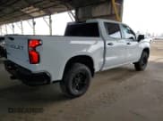 ✅ 2023 Chevrolet Silverado 1500 LT Trail Boss • VIN: 3GCUDFE88PG231046 • Lot: 87631285. Wystawiony na Copart z przebiegiem 50 893 mil. Bezpłatny archiwum sprzedaży aukcyjnych z USA i szczegółowy raport historii pojazdu na DreamBid. Zdjęcie 3.