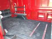 ✅ 2023 Ford Transit Cargo • VIN: 1FTYE1Y86PKB96268 • Lot: 41594911. Wystawiony na IAAI z przebiegiem 7 336 mil. Bezpłatny archiwum sprzedaży aukcyjnych z USA i szczegółowy raport historii pojazdu na DreamBid. Zdjęcie 8.