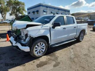 2022 Chevrolet Silverado 1500 Custom z VIN 3GCPDBEK7NG508476, wystawiony jako Copart lot #70379895 z przebiegiem Nie podano mil oraz Szkoda całkowita • Salvage title. Historia ofert i sprzedaży dostępna na DreamBid. Obrazek 1.