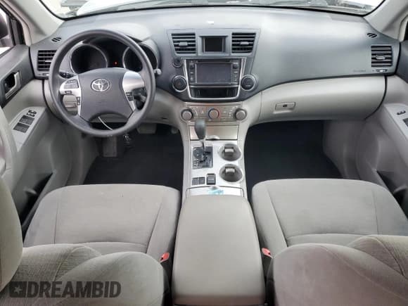 ✅ 2013 Toyota Highlander SE • VIN: 5TDZK3EH8DS133075 • Лот: 84646735. Опубликован ранее на Copart с пробегом 107 877 миль. Бесплатный доступ к архиву аукционных продаж из США и подробный отчёт об истории автомобиля на DreamBid. Изображение 8.