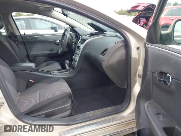 2010 Chevrolet Malibu 1LT z VIN 1G1ZC5EB0AF323011, wystawiony jako IAAI lot #43424255 z przebiegiem 116 375 mil mil oraz . Historia ofert i sprzedaży dostępna na DreamBid. Obrazek 5.