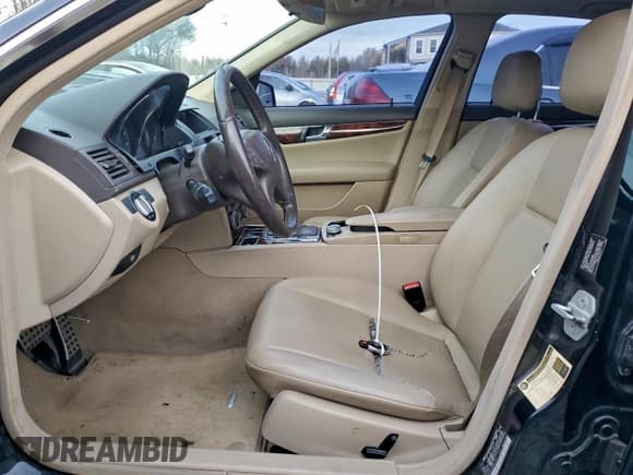 ✅ 2010 Mercedes-Benz C 300 Sport • VIN: WDDGF8BB6AR111245 • Lot: 95579515. Listed on Copart with 177,862 mi. Free auction sales archive from the USA and detailed vehicle history report at DreamBid. Image 7.