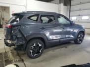 ✅ 2025 Kia Seltos S • VIN: KNDEUCAA4S7815945 • Лот: 81681435. Опубликован ранее на Copart с пробегом 717 миль. Бесплатный доступ к архиву аукционных продаж из США и подробный отчёт об истории автомобиля на DreamBid. Изображение 3.