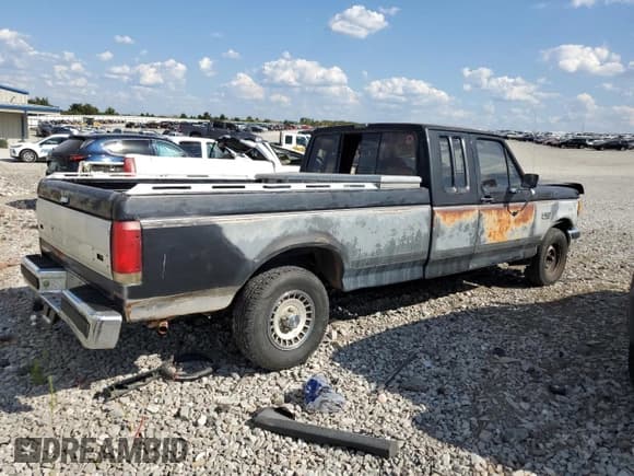 ✅ 1989 Ford F-150 • VIN: 1FTEX15N0KKB51052 • Lot: 70142074. Wystawiony na Copart z przebiegiem 74 351 mil. Bezpłatny archiwum sprzedaży aukcyjnych z USA i szczegółowy raport historii pojazdu na DreamBid. Zdjęcie 3.