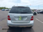 ✅ 2007 Mercedes-Benz M 320 CDI • VIN: 4JGBB22E17A230881 • Lot: 42398139. Wystawiony na IAAI z przebiegiem 124 783 mil. Bezpłatny archiwum sprzedaży aukcyjnych z USA i szczegółowy raport historii pojazdu na DreamBid. Zdjęcie 16.