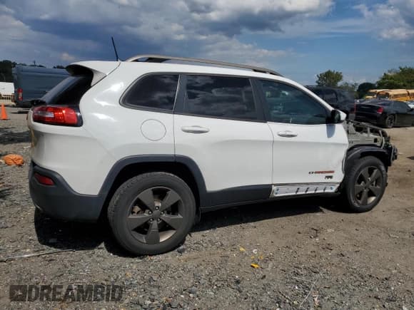✅ 2017 Jeep Cherokee Latitude • VIN: 1C4PJMCBXHW503611 • Lot: 70299835. Wystawiony na Copart z przebiegiem 140 027 mil. Bezpłatny archiwum sprzedaży aukcyjnych z USA i szczegółowy raport historii pojazdu na DreamBid. Zdjęcie 3.
