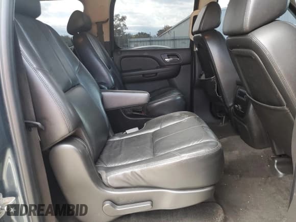 ✅ 2008 Chevrolet Suburban 3LT • VIN: 3GNFK16398G194554 • Lot: 79821194. Wystawiony na Copart z przebiegiem 300 889 mil. Bezpłatny archiwum sprzedaży aukcyjnych z USA i szczegółowy raport historii pojazdu na DreamBid. Zdjęcie 12.