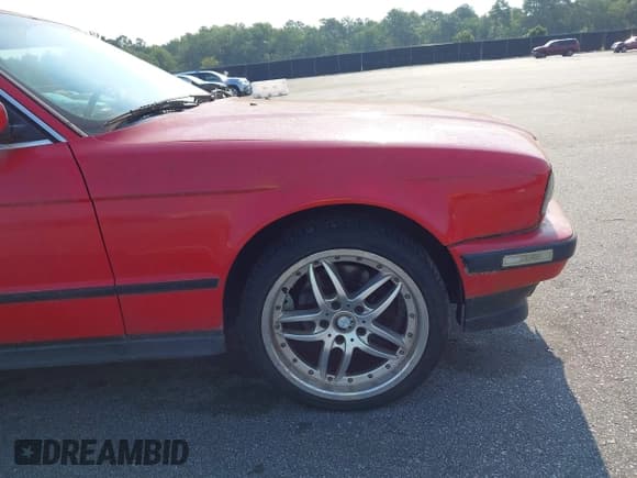 ✅ 1994 BMW 5 Series • VIN: WBAHE6317RGF25847 • Lot: 42413818. Wystawiony na IAAI z przebiegiem 213 166 mil. Bezpłatny archiwum sprzedaży aukcyjnych z USA i szczegółowy raport historii pojazdu na DreamBid. Zdjęcie 13.